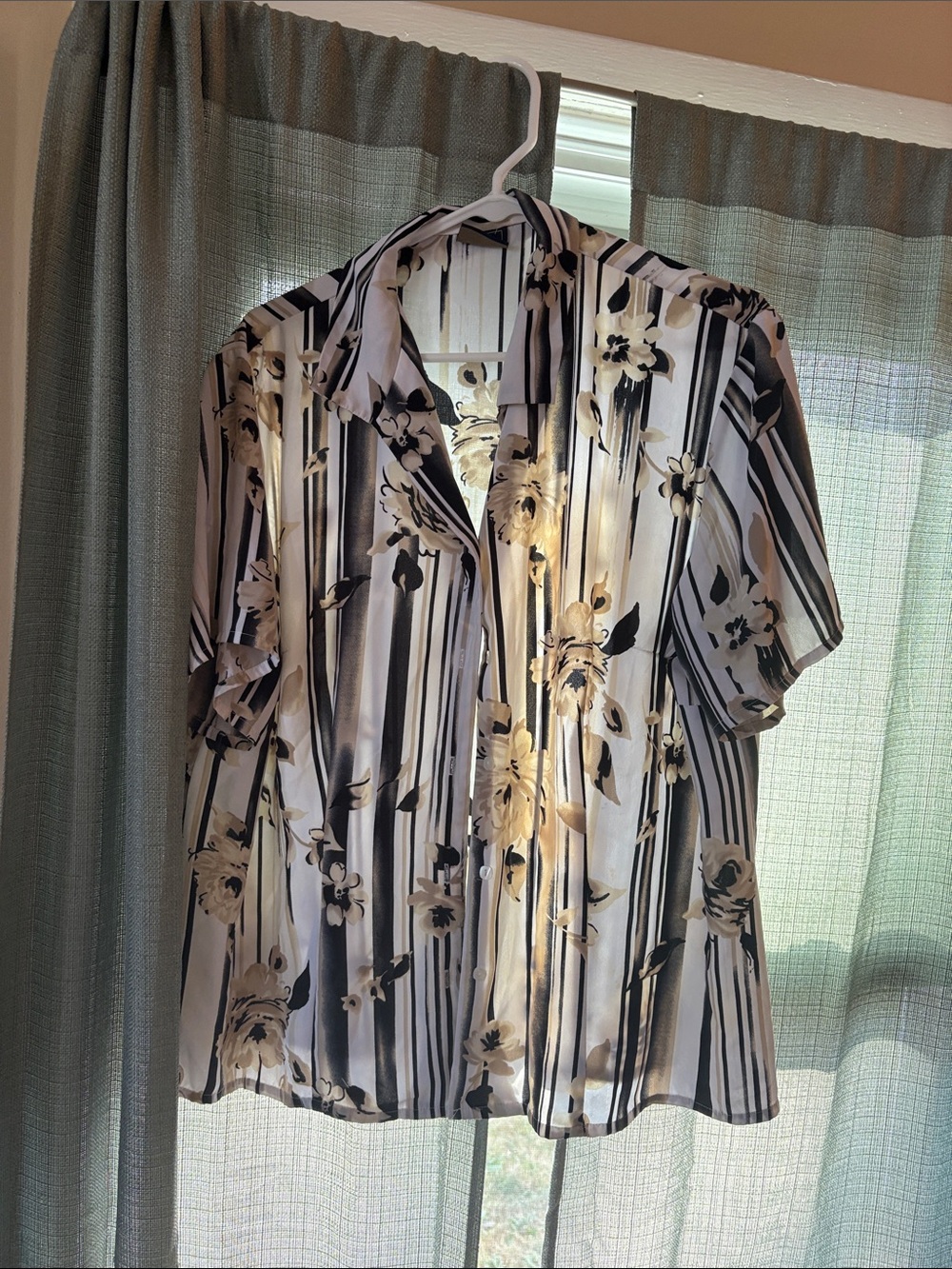 Laura Scott White Floral & Black Stripe Button-Down Shirt